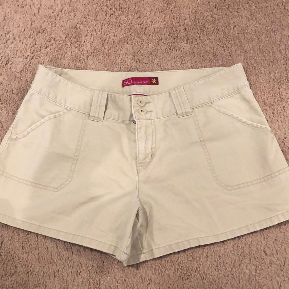 Juniors/womens khaki shorts